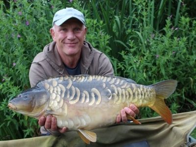 best uk carp fishing holidays - cherry lakes best uk carp fishing holidays - cherry lakes